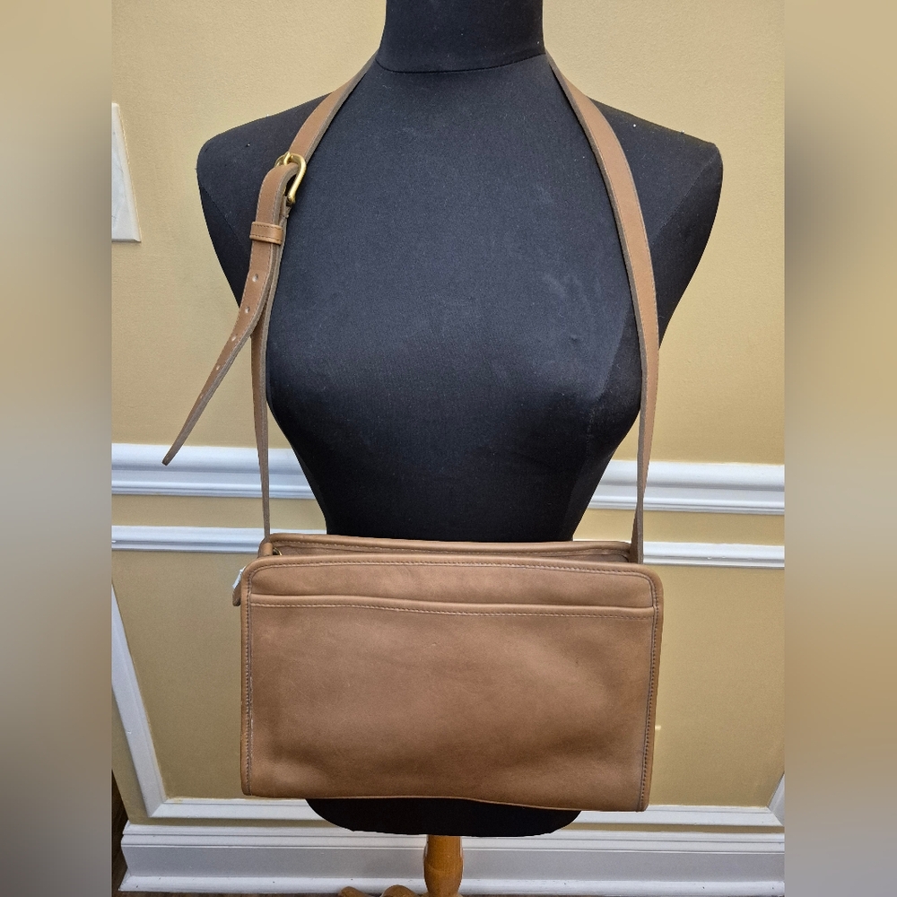 Vintage Coach Cognac Brown Leather "Swagger" Shoulder Handbag